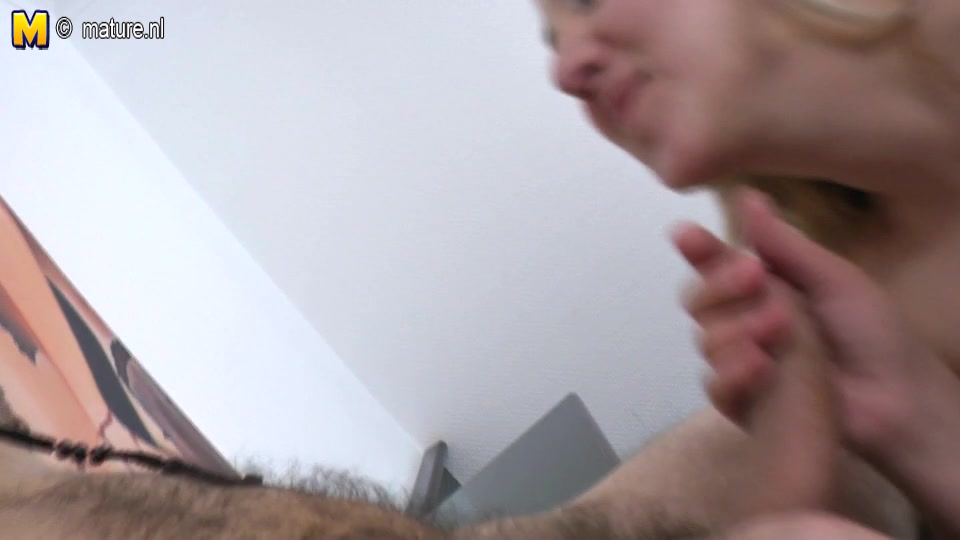 This Chubby Housewife Loves A Good Hard Fuck - MatureNL