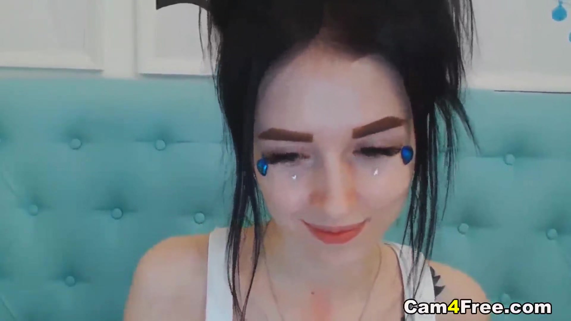 Cute Brunette Makes Her Pussy Wet