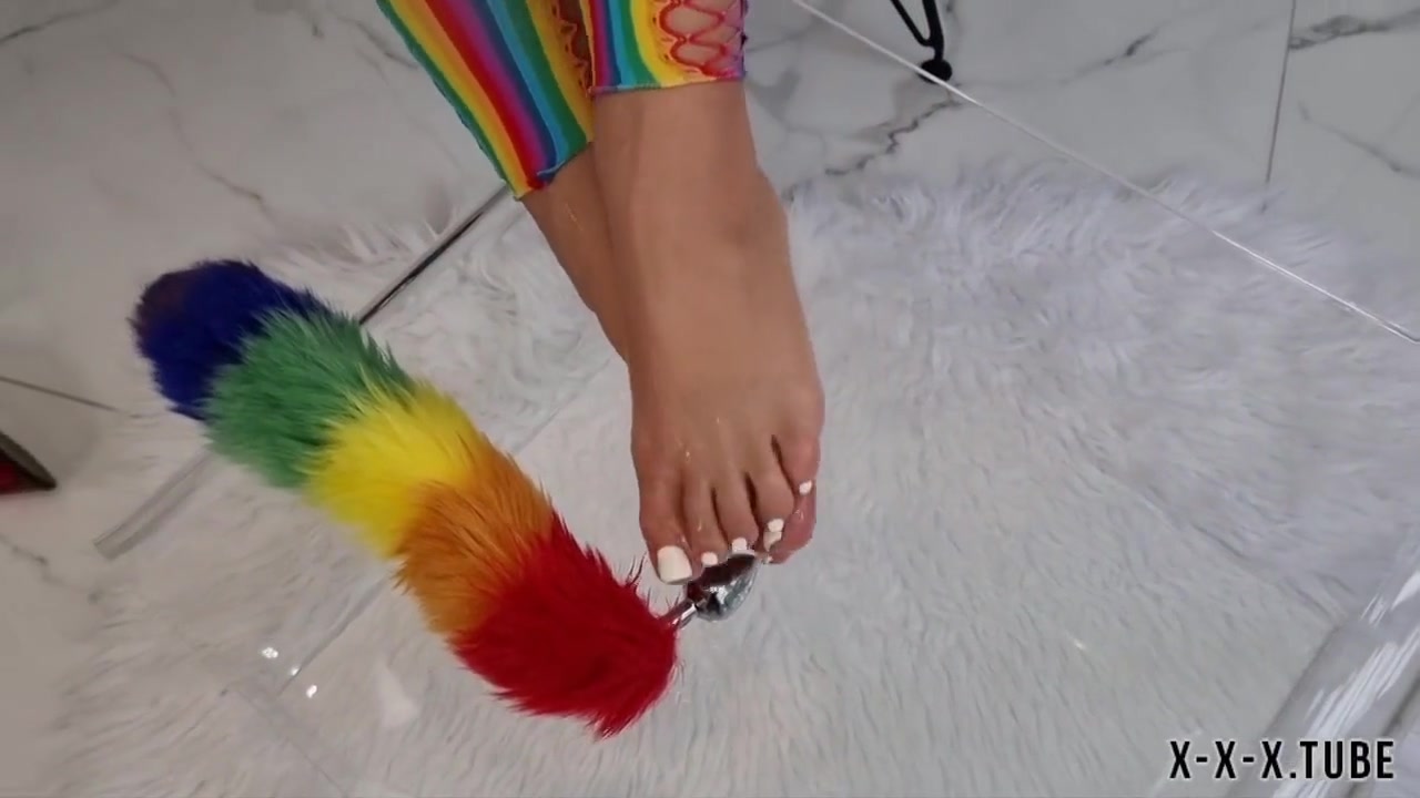 Monicasanthiagoxxx A Little Footwork And Playing With Giant