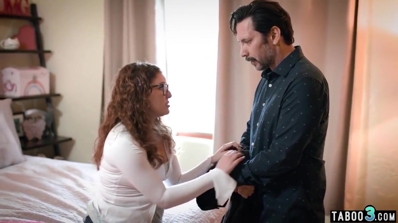 Tommy Pistol And Leana Lovings - Guy Nailing Associates Coed Stepdaughter