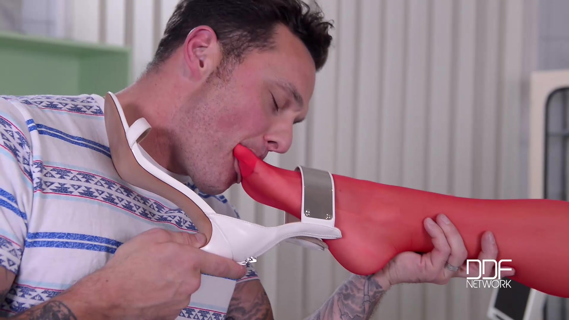 Meet Doctor Footjob - PornWorld