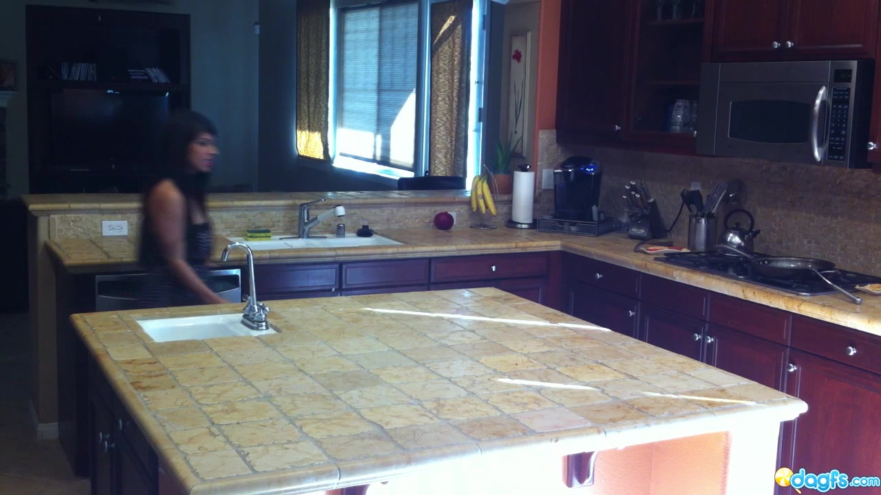 2 Girls Fuck In The Kitchen - RealLesbianExposed