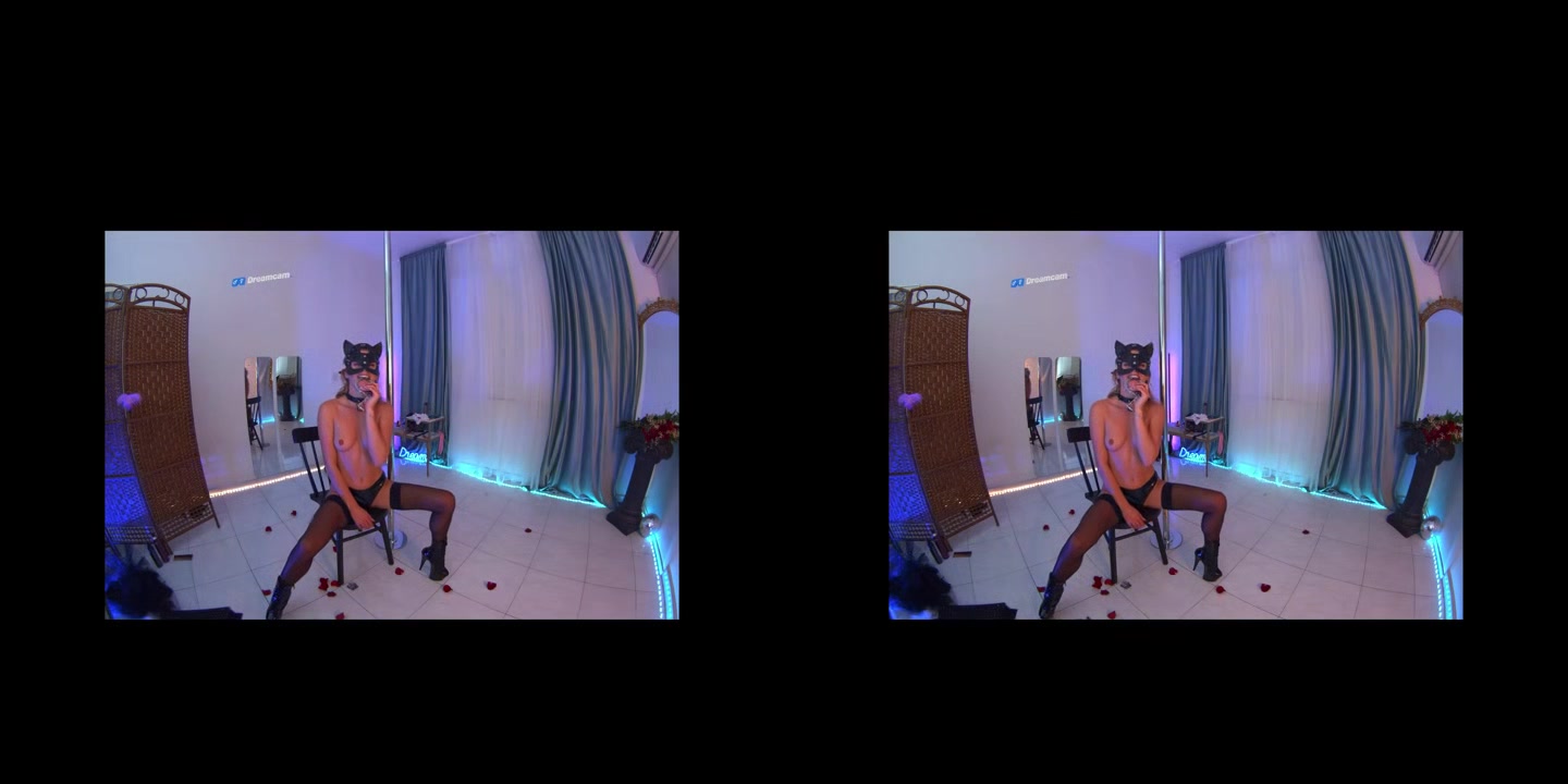 Amazing Blonde Dances A Pole Dance