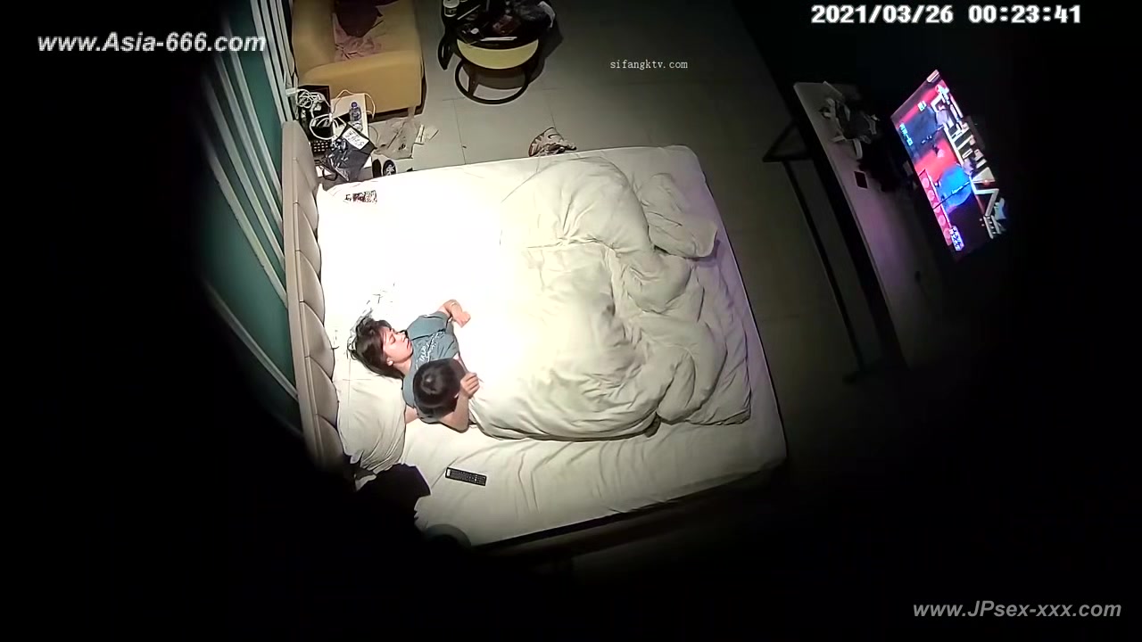 Hackers use the camera to remote monitoring of a lover's home life.634