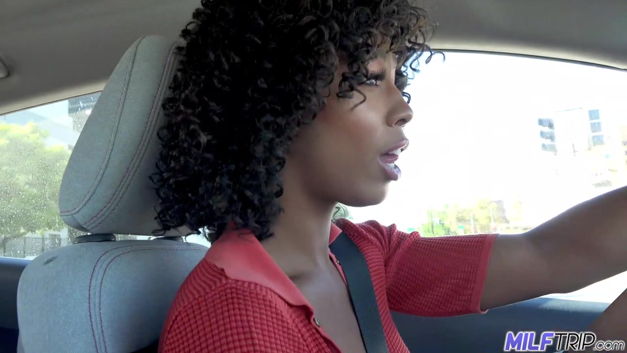Sexy Ebony MILF - MilfTrip