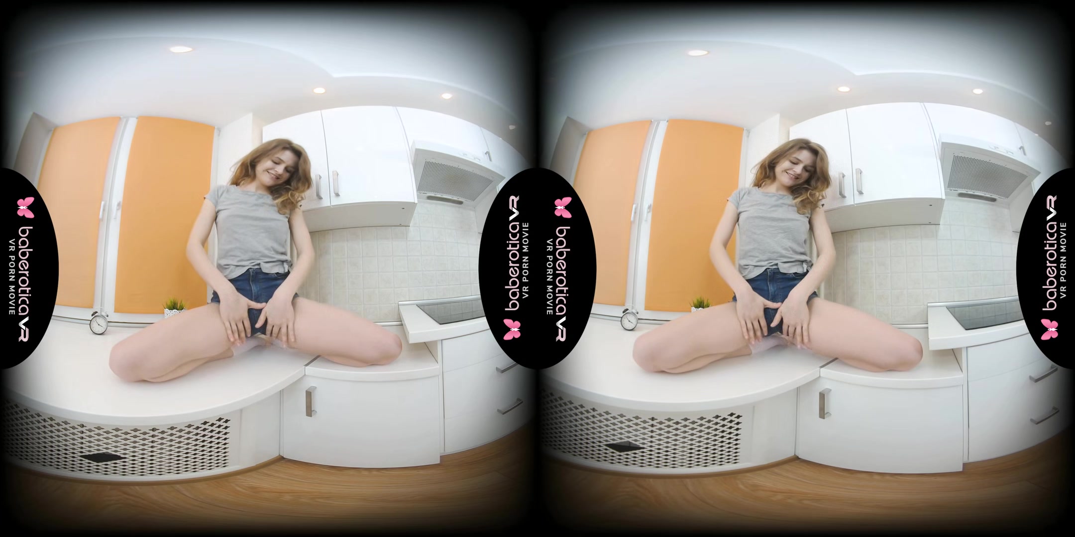 Minni Love Enjoys Playing With Her Pink Hole - Sexlikereal