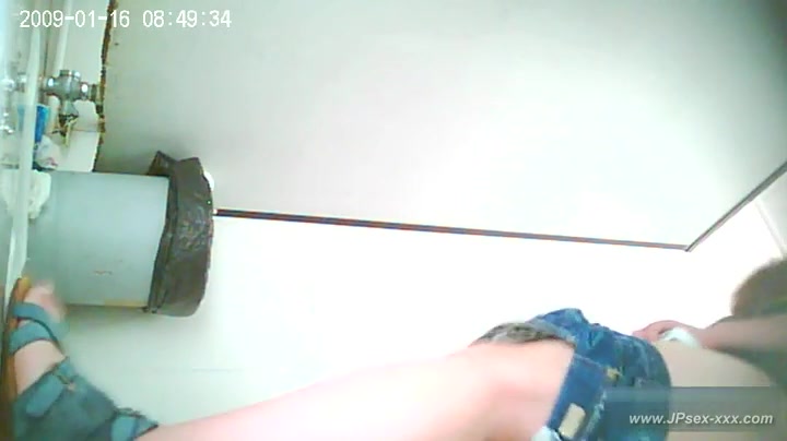 chinese girls go to toilet.12