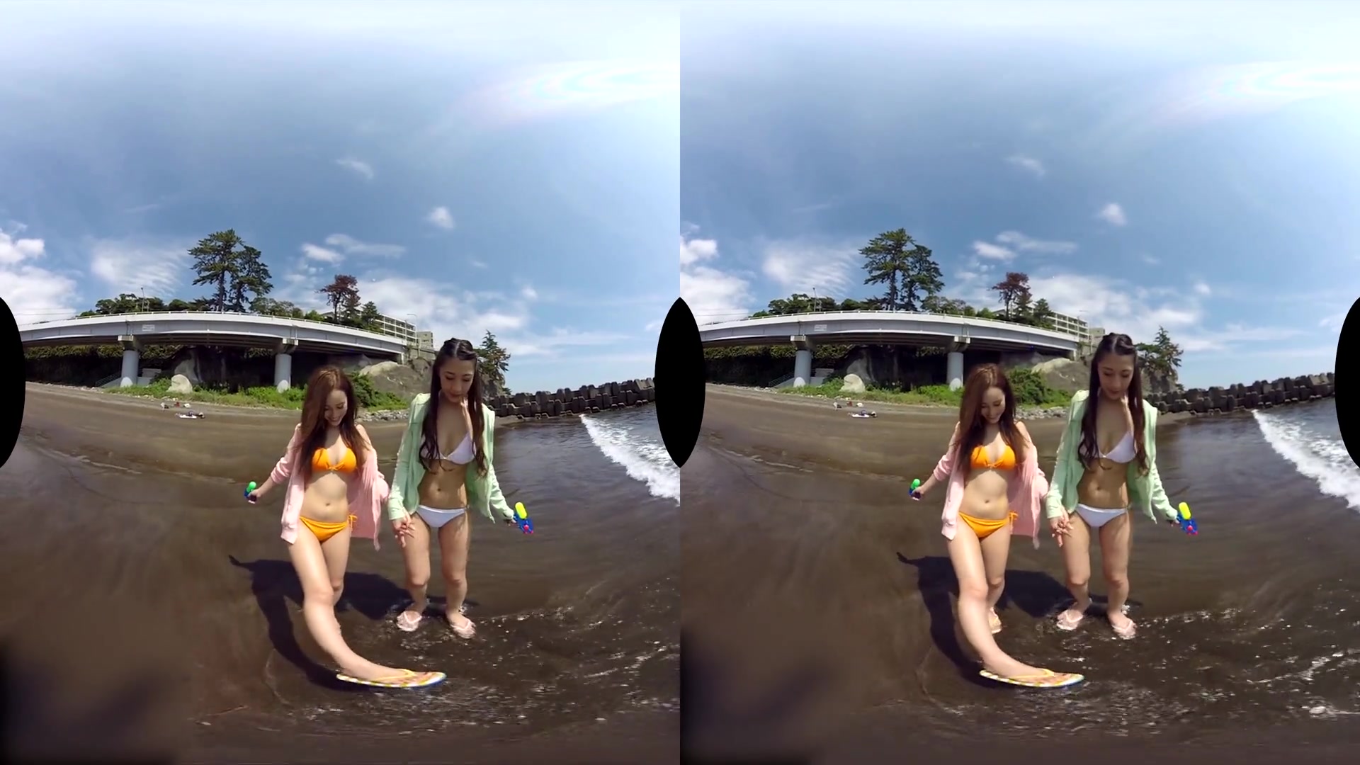 Ria Kashii & Rino Kirishima in Ria Kashii & Rino Kirishima Fun at the Beach Before Threesome at the Onsen - KoalaVR