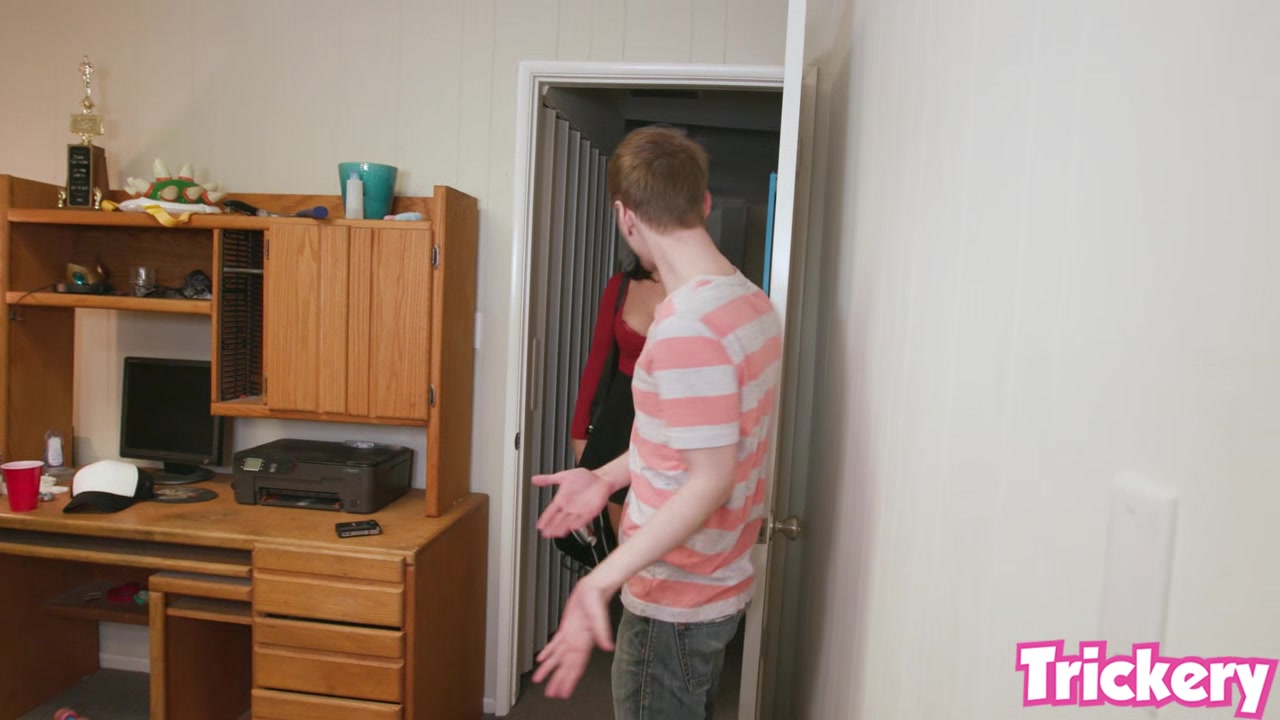 Trickery - Ivy Lebelle fucks a college student 18+ in his dorm