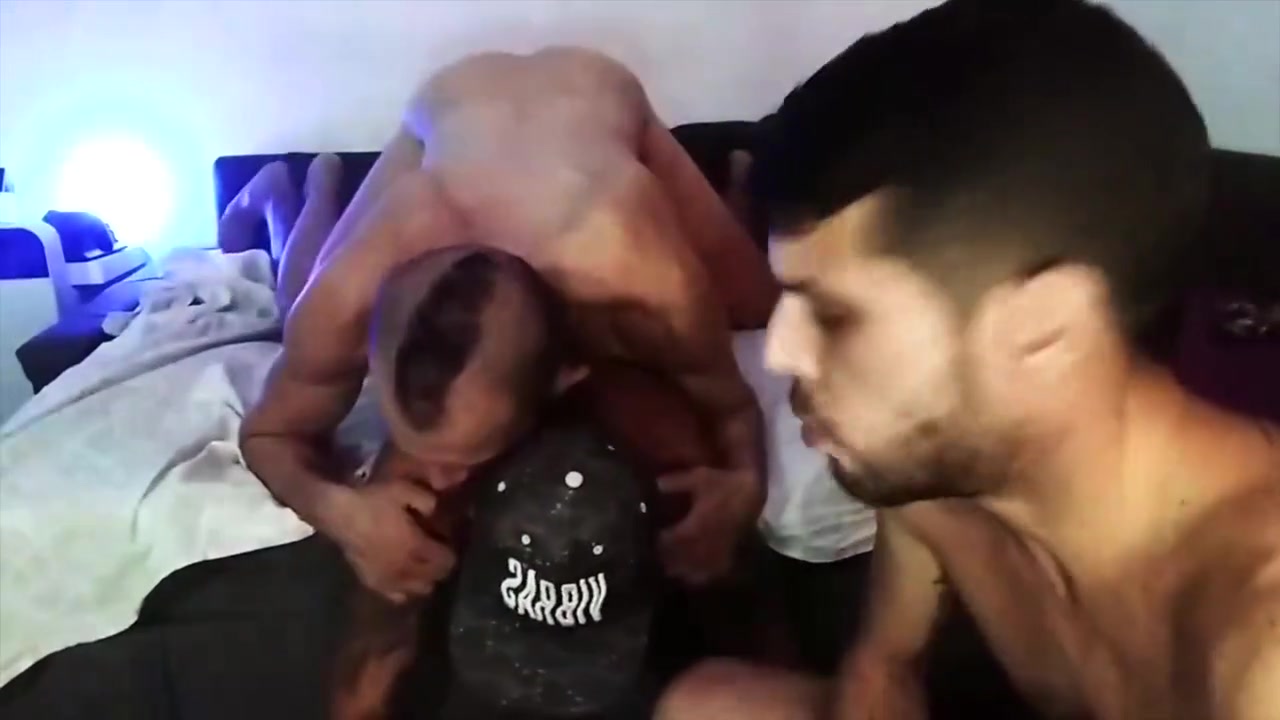 Cam Live Show Bareback Threesome Versatil Fuck With And Arabic Guy
