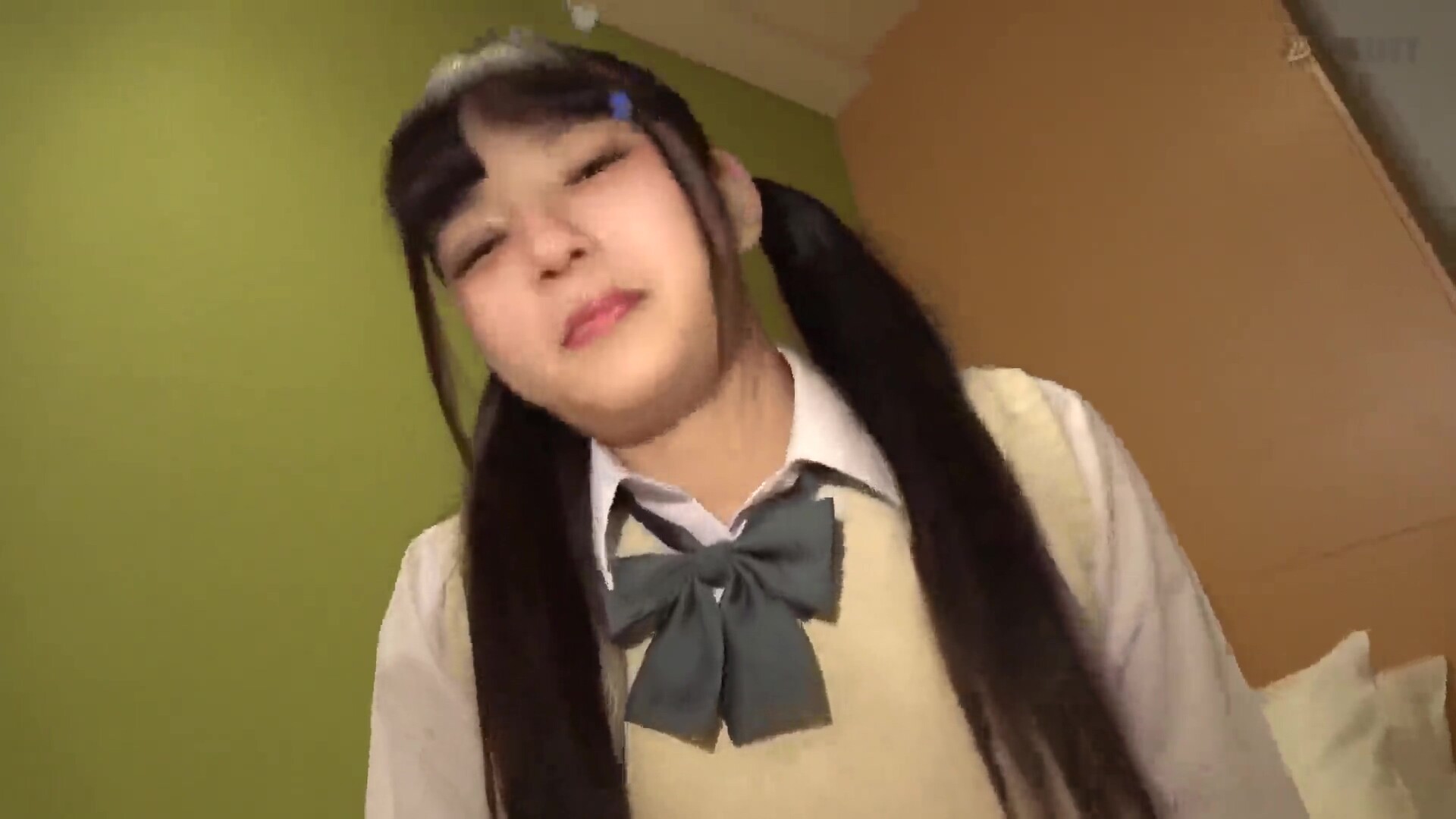 241026淫乱ギャルを連れ込んだスマホ動画i2