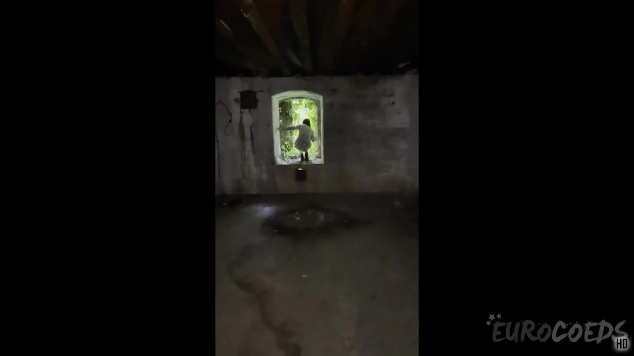Hot Fashion Model Brille Masturbating In An Old Abandoned Fort While On Vacation