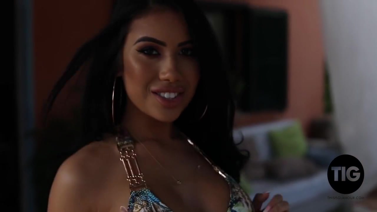Strips Naked - Nicole Snow