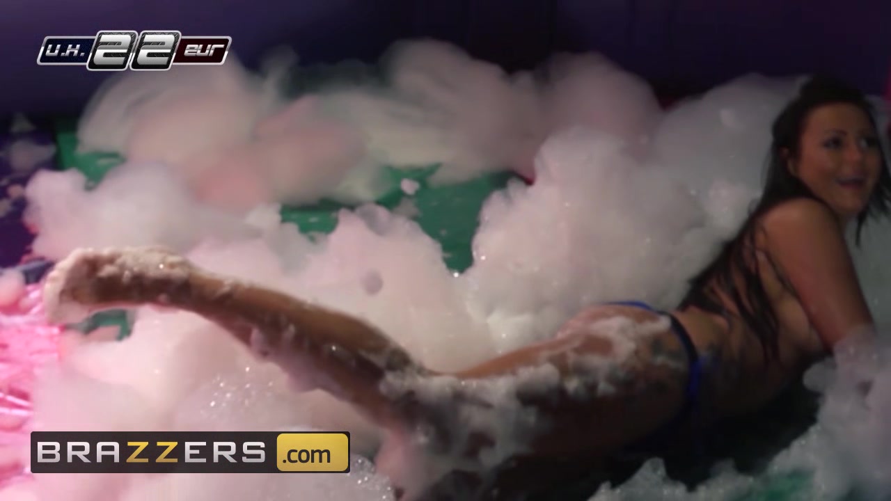 Brazzers - Big TITS in Sports - Anissa Kate Franceska Jaimes Danny D - Soapy Soccer