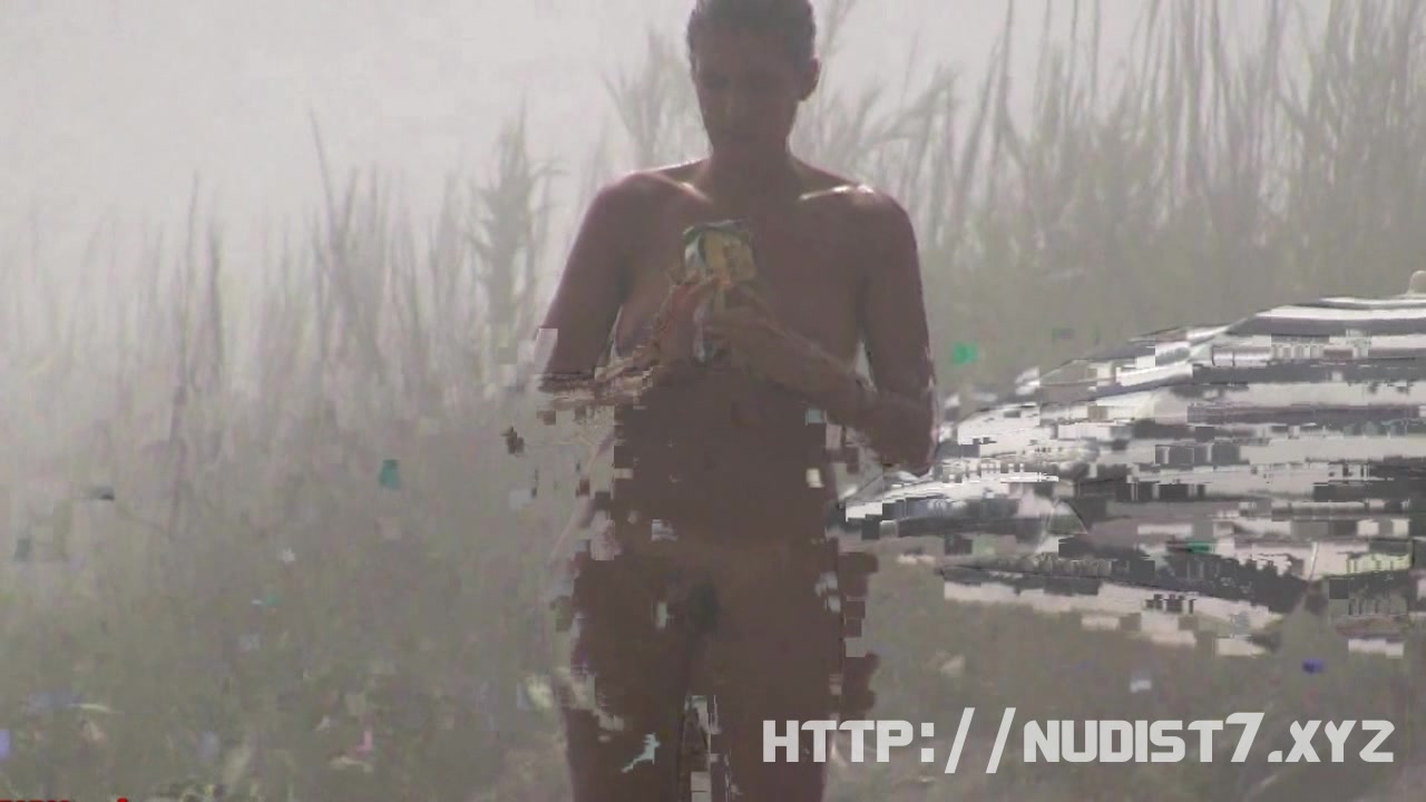 A beach video of a splendid female body