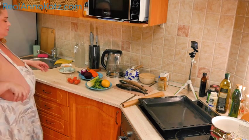 Cooking Sexy For You - RealAnnaKatz
