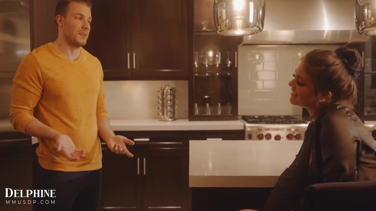 Ryan Reid In Tatted Babe Jerks Off The Delivery Guy