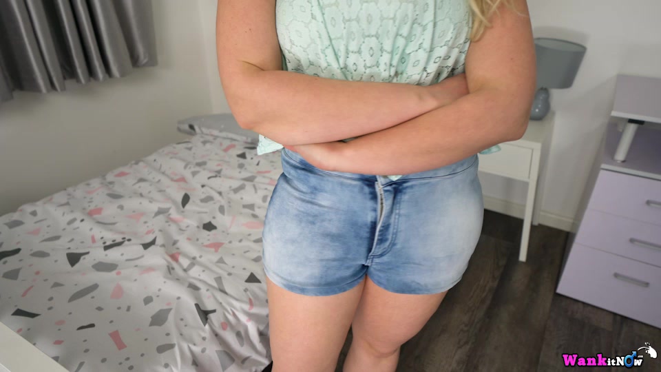 Bella - A Good Deal - Sexy Videos - WankitNow