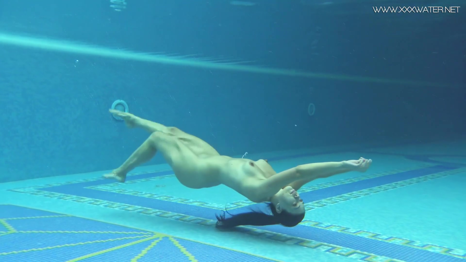 Sazan Cheharda Super Hot teen 18+ Underwater Nude