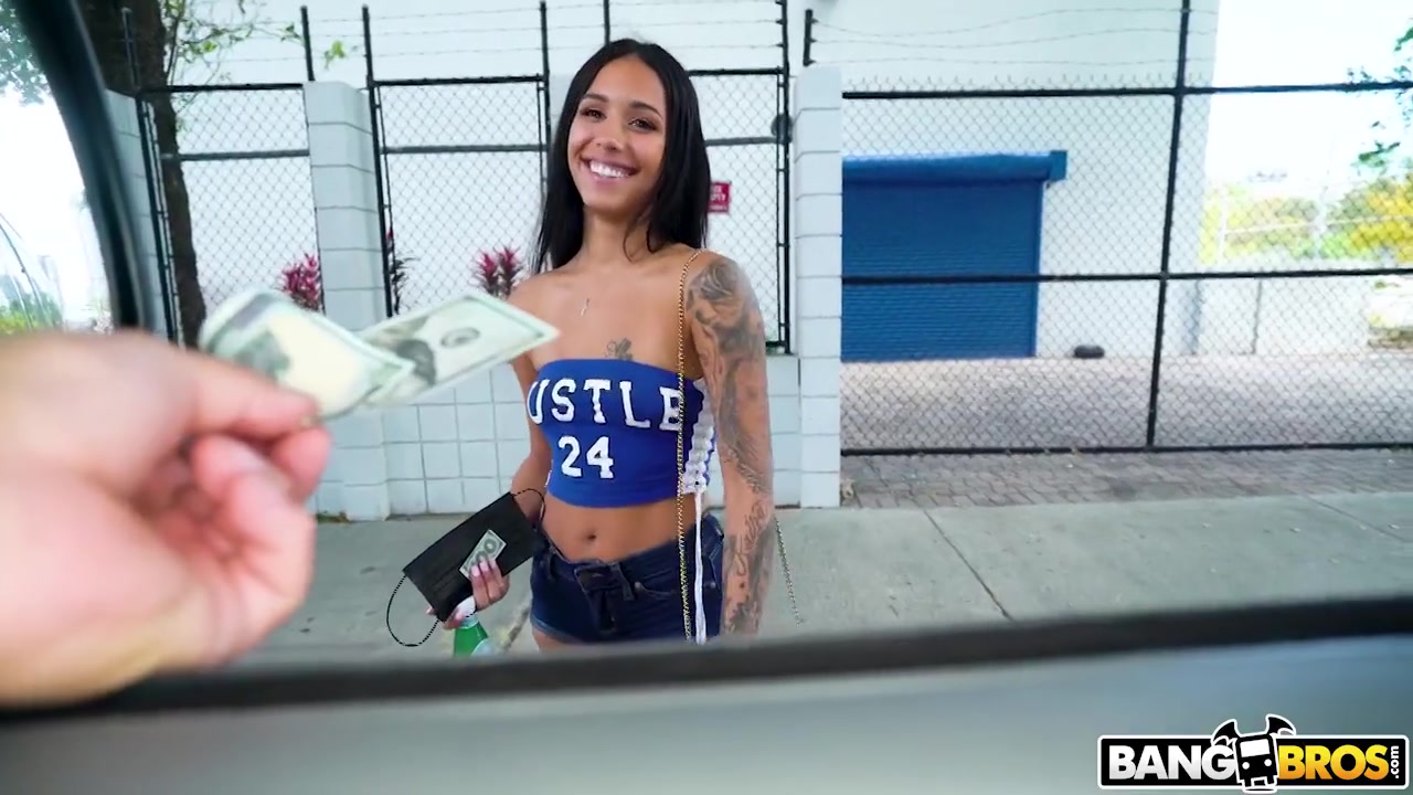 Colombian Baddie Fucks For Cash