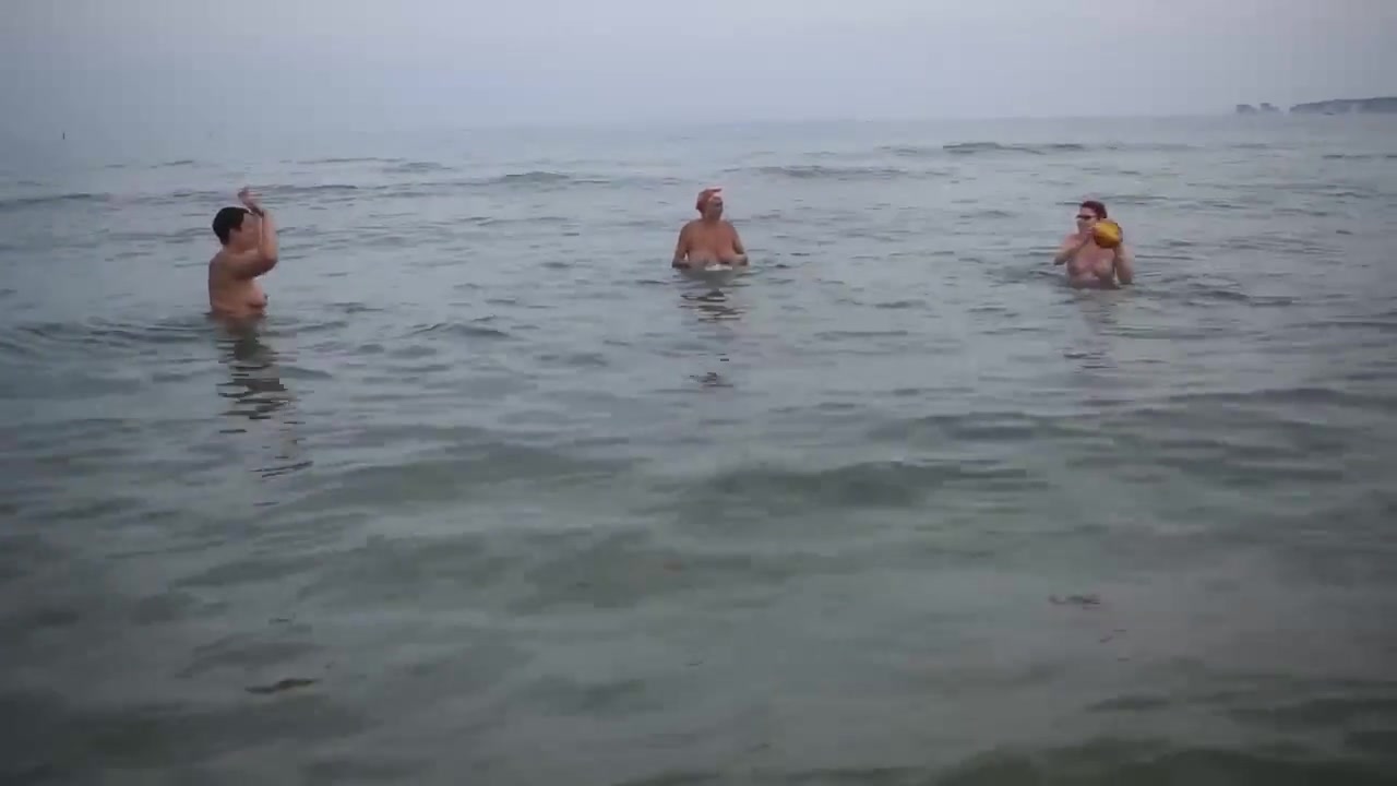 Girls Playing In The Sea - PhillipasLadies