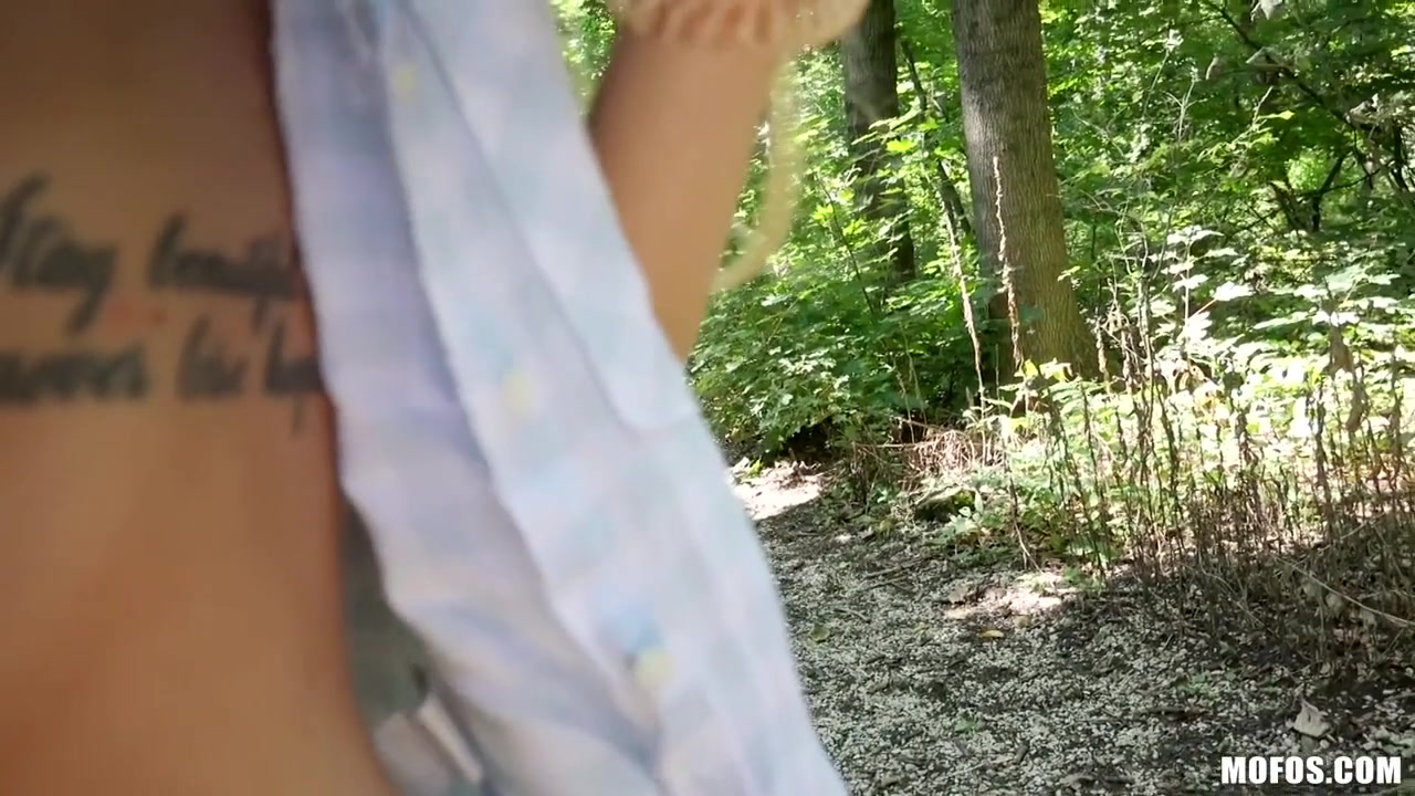 Empera in Wild Forest Fucking - PublicPickups