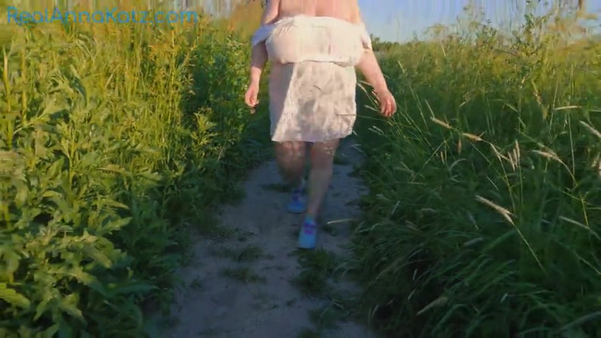 Naturalist Big Boobs Walk - RealAnnaKatz