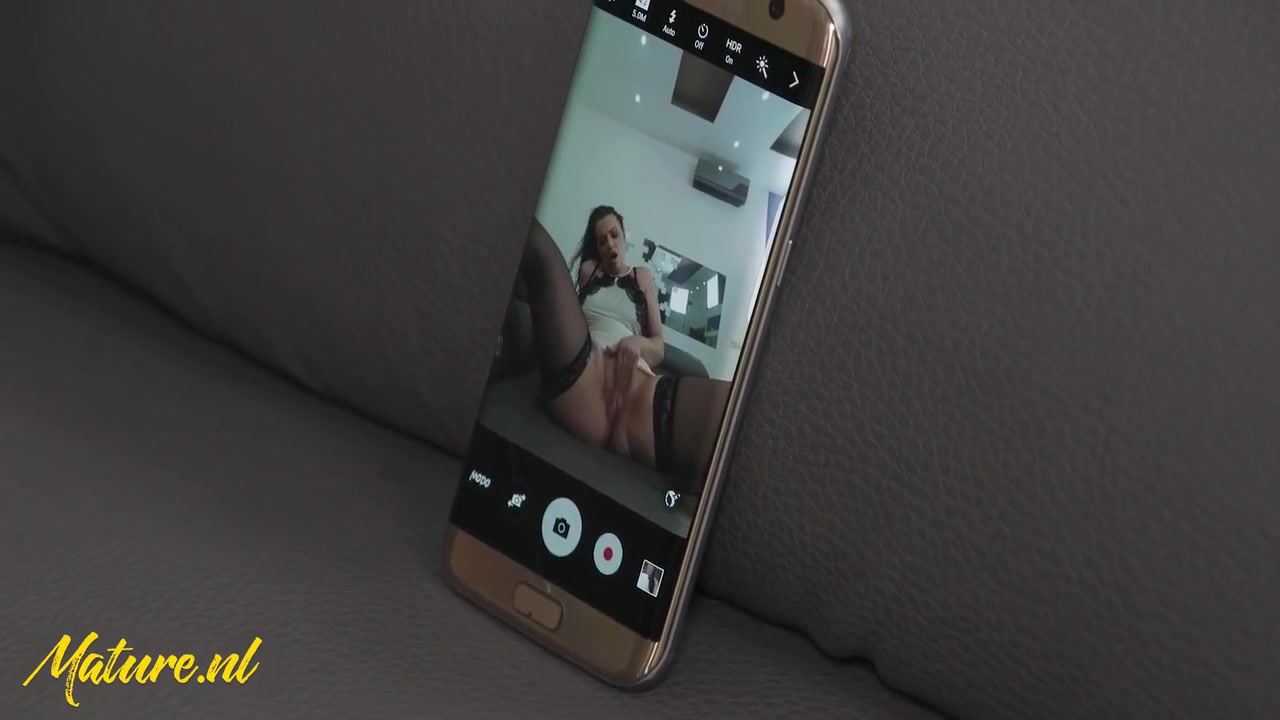 Mature Nl In Curvy Milf Giovanna Takes Some Naughty Pictures Of Herself