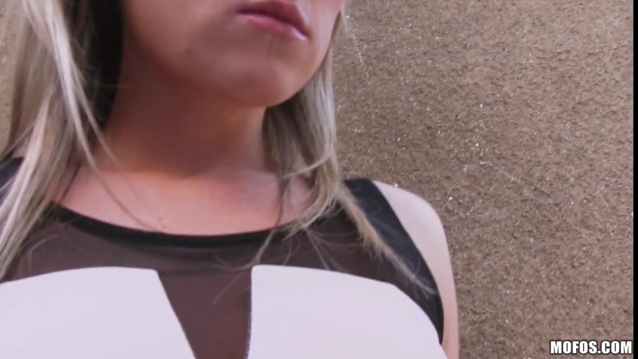 Vinna Reed in Czech Hottie Sits on a Dick - PublicPickups