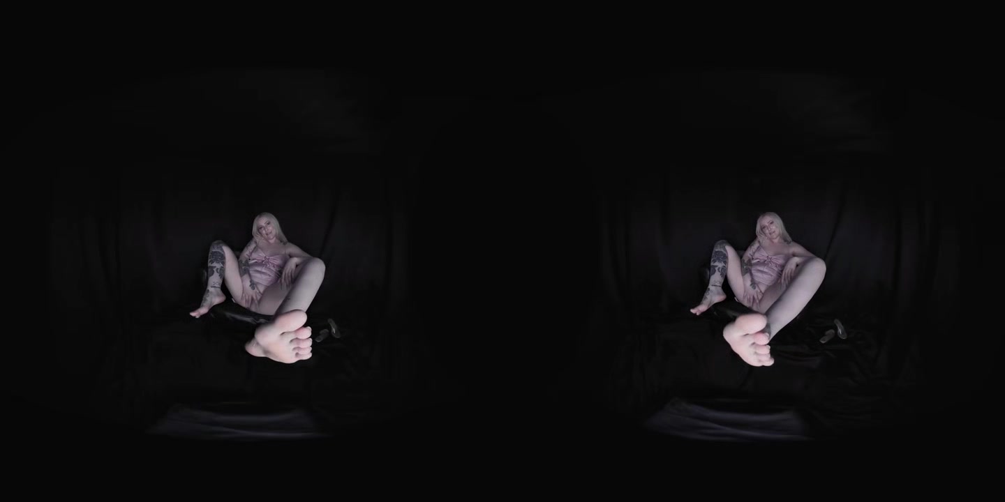 Rub My Feet - LoveHerFeetVR