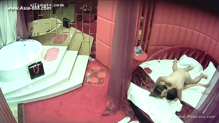 Hackers use the camera to remote monitoring of a lover's home ***