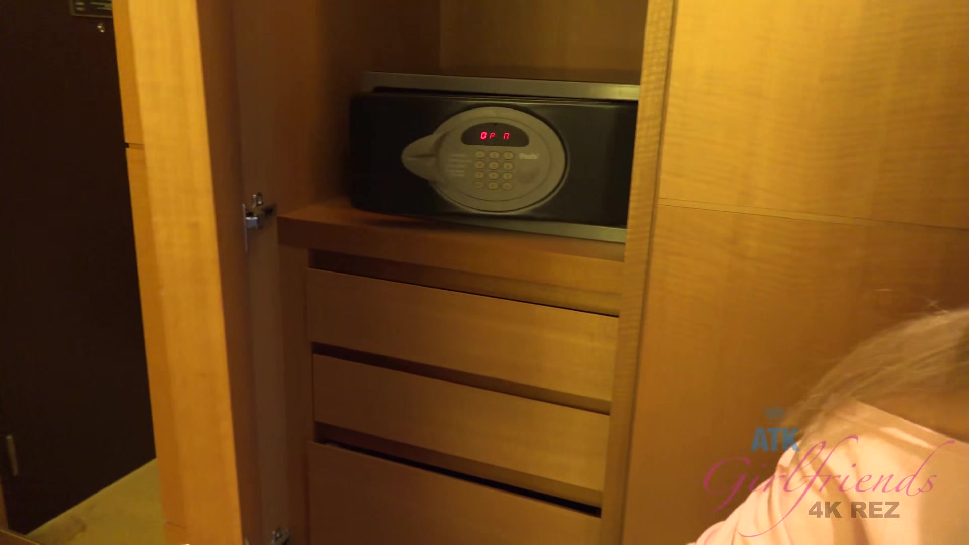 Virtual Vacation In Tokyo With Moka Mora 1/6