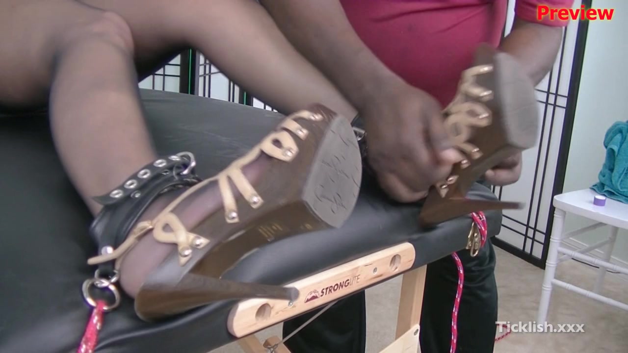 Girlz Of Footpunkzcom 3 2 Toe Sucks Tickles Bunny - Ticklevideos