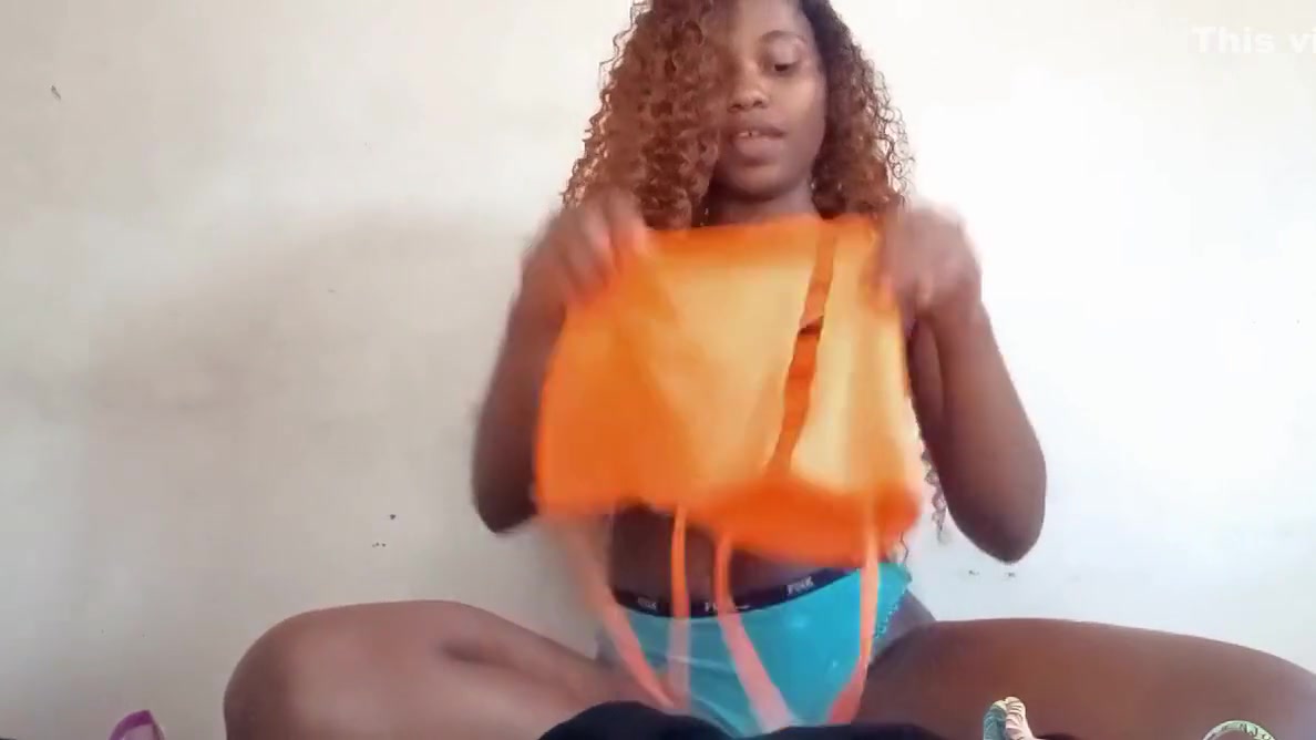 Modelando Ropa Interior Sensual