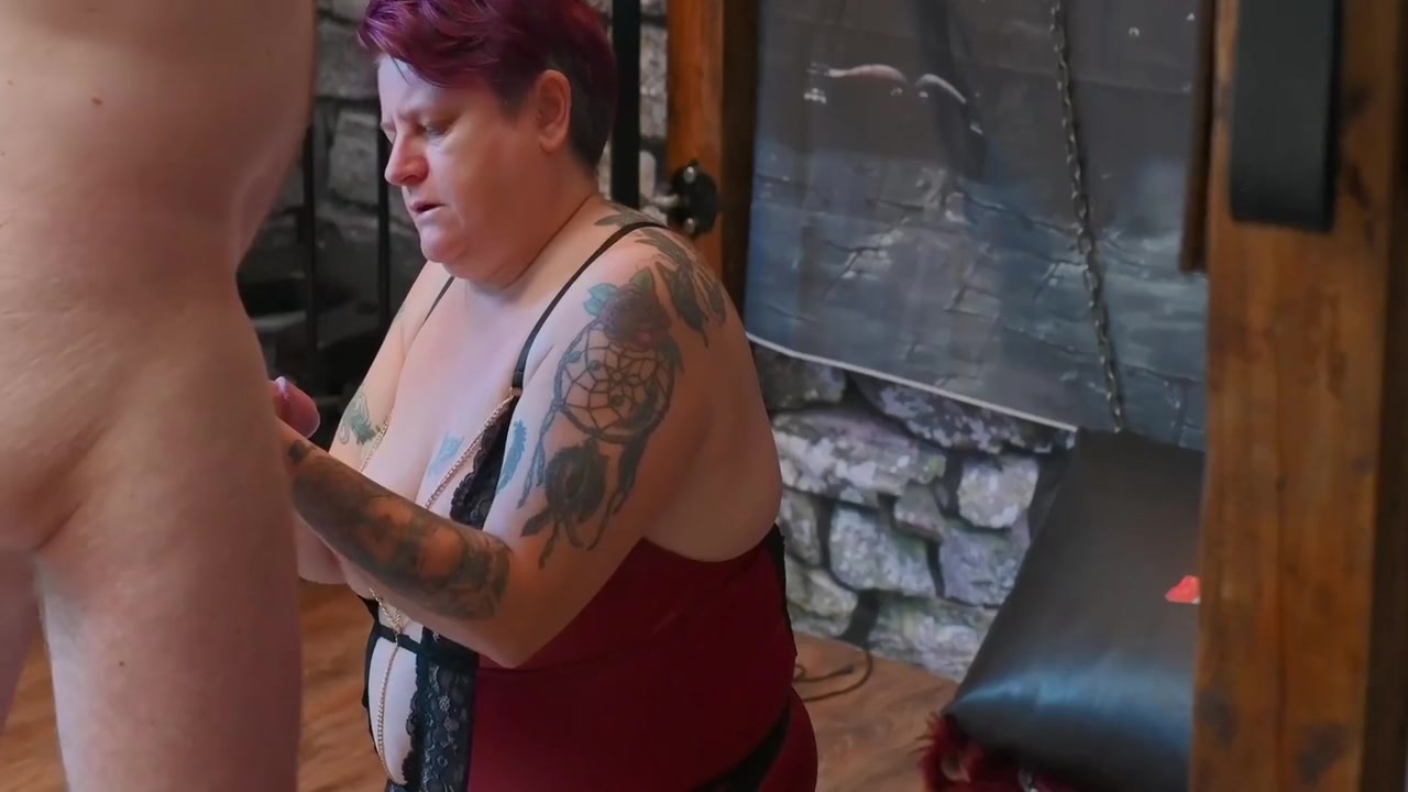 Mistress Izar & Latex Bubble In The Dungeon - Mistress Latex