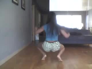 Young lady just bouncing with her ass on webcam