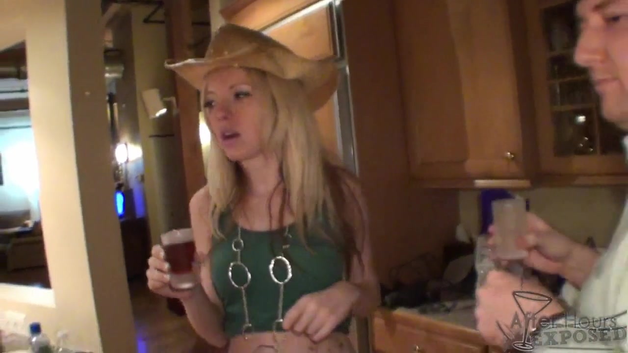 Hot Girl Coming Home with Me After the Bars Sucking My Whiskey Dick in the Bathroom - AfterHoursExposed