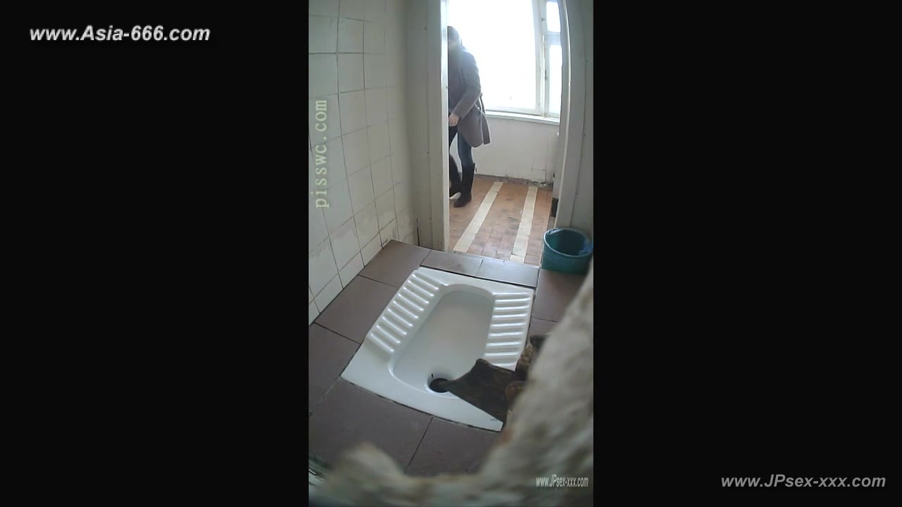 peeping blondes go to toilet.54