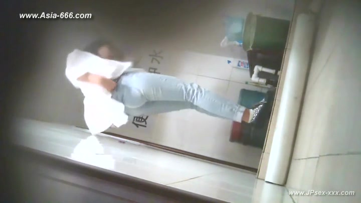 chinese girls go to toilet.17