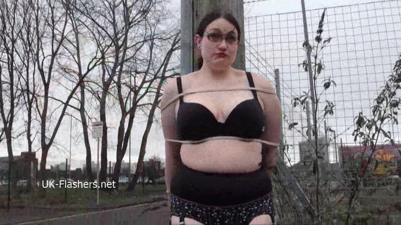 Corpulent dilettante flasher Alyss in public masturbation and outdoor exhibitionism