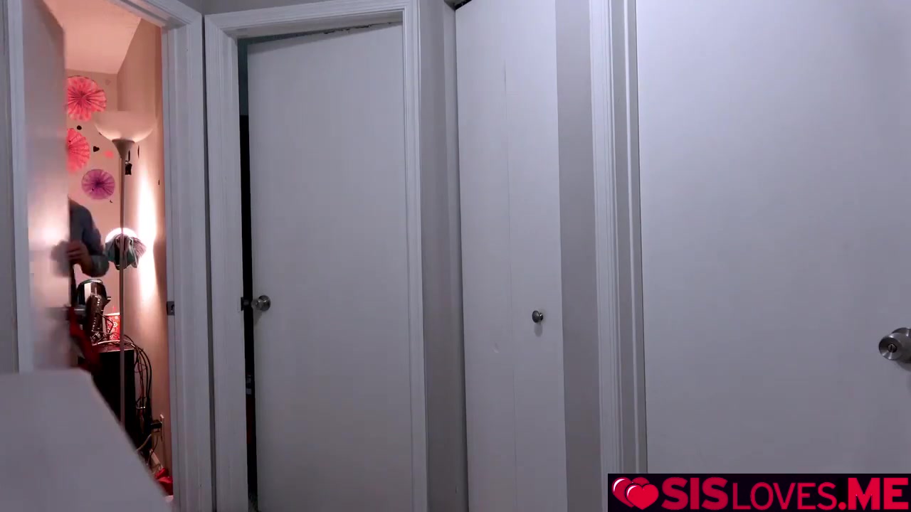 Daisy Lynne In Exited The Bathroom Bare Bottomed