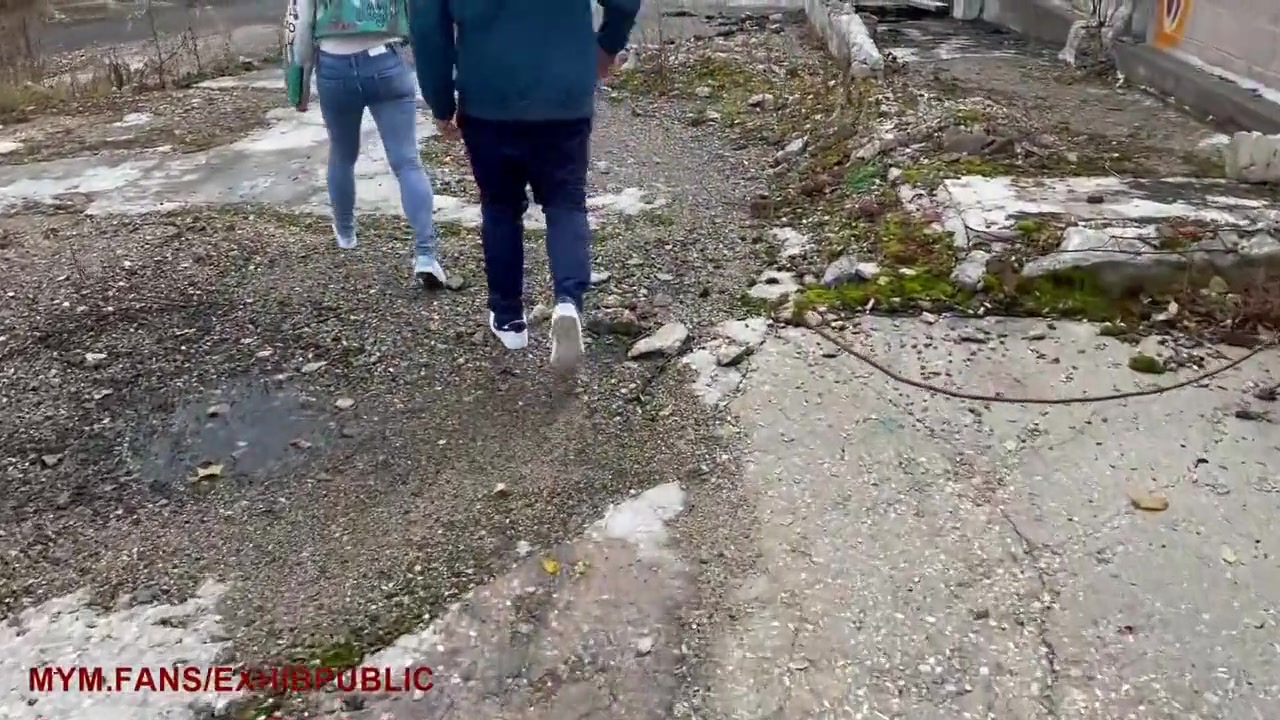 I Show Off In Front Of A Tagger In Public Sex He Cum On My Pussy