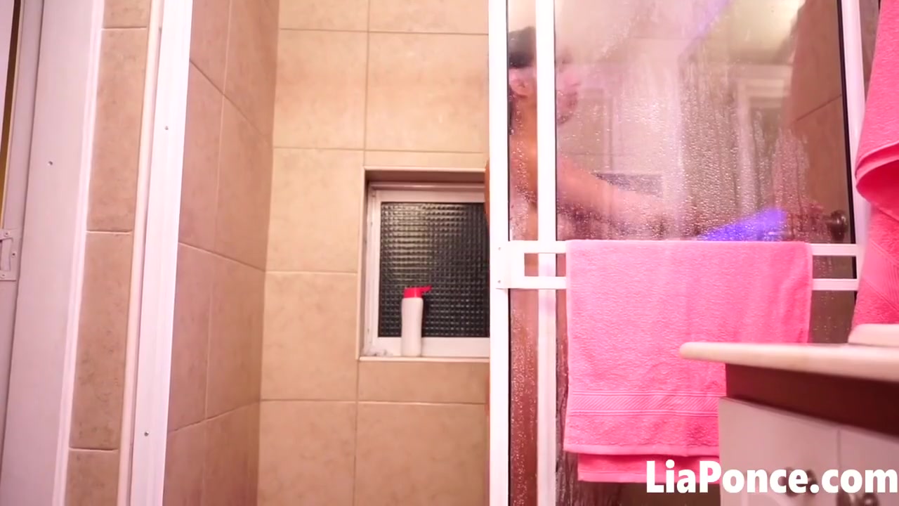 Gorgeous Teen 18+ Lia Ponce Goes Solo