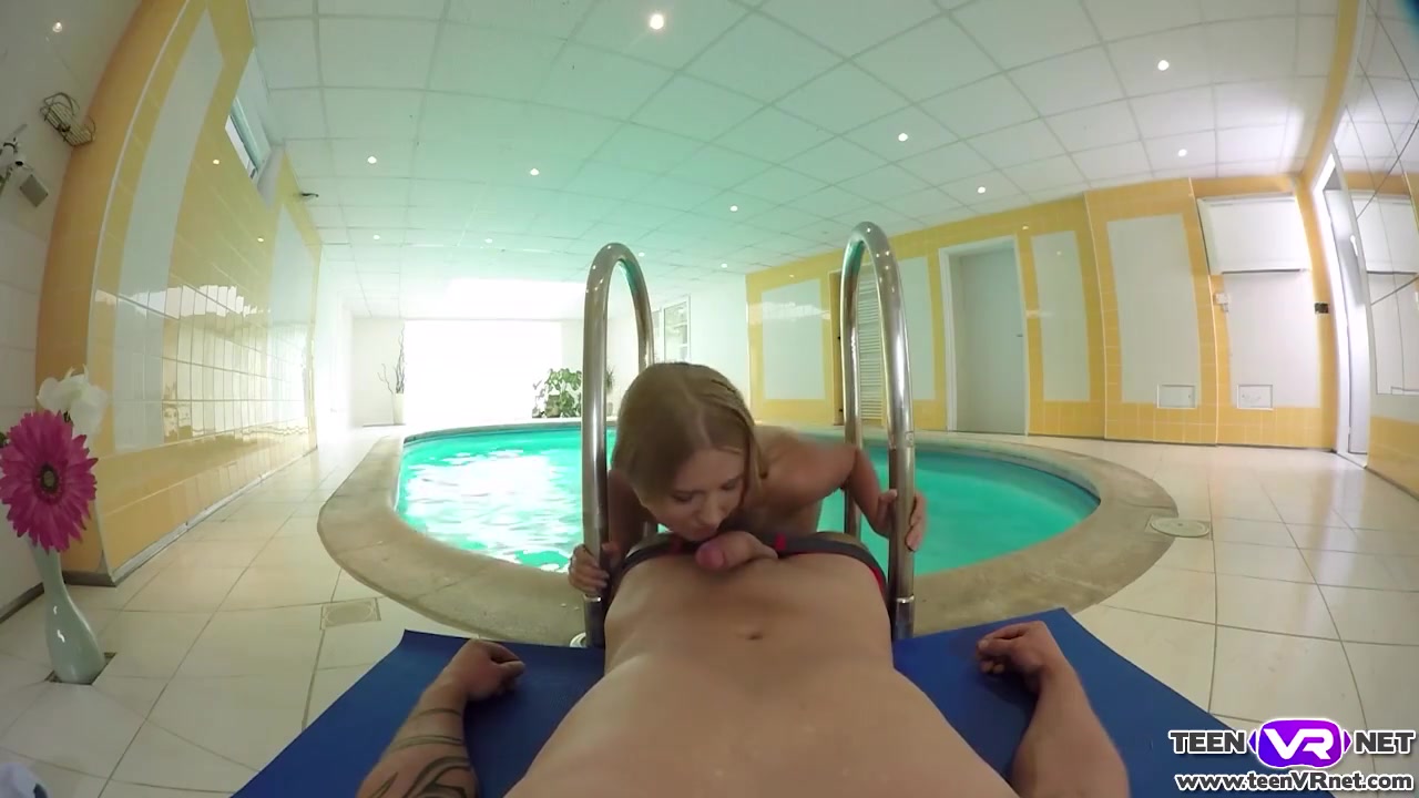 Blonde teen 18+ Violette Wild Vr Poolside Fucking