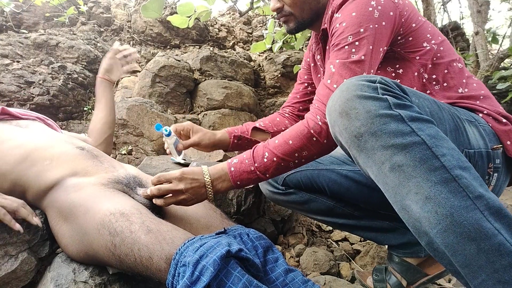 Indian Gay Today Morning We Massaged Cooks With Oil Slowly In The Nearby Forest - Gay Movies Ln Hindi
