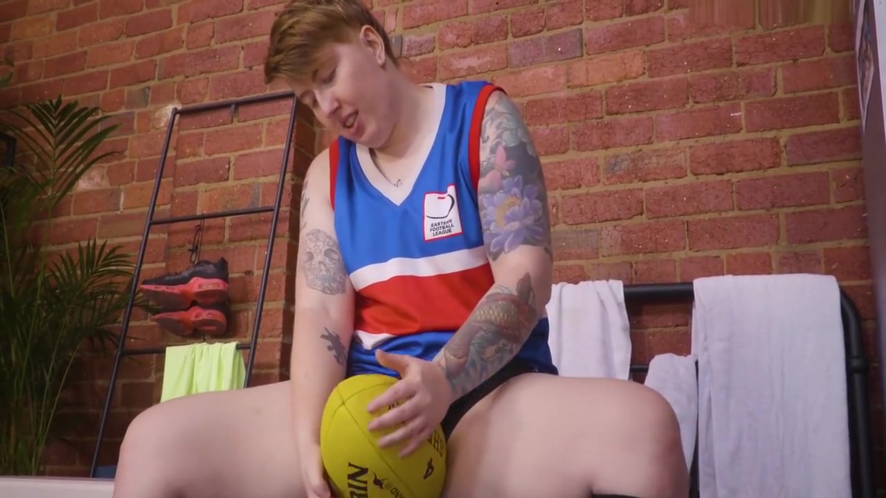 Footy Fever With Ginger Snaps