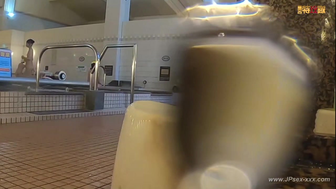 japanese public bathroom changeroom.100
