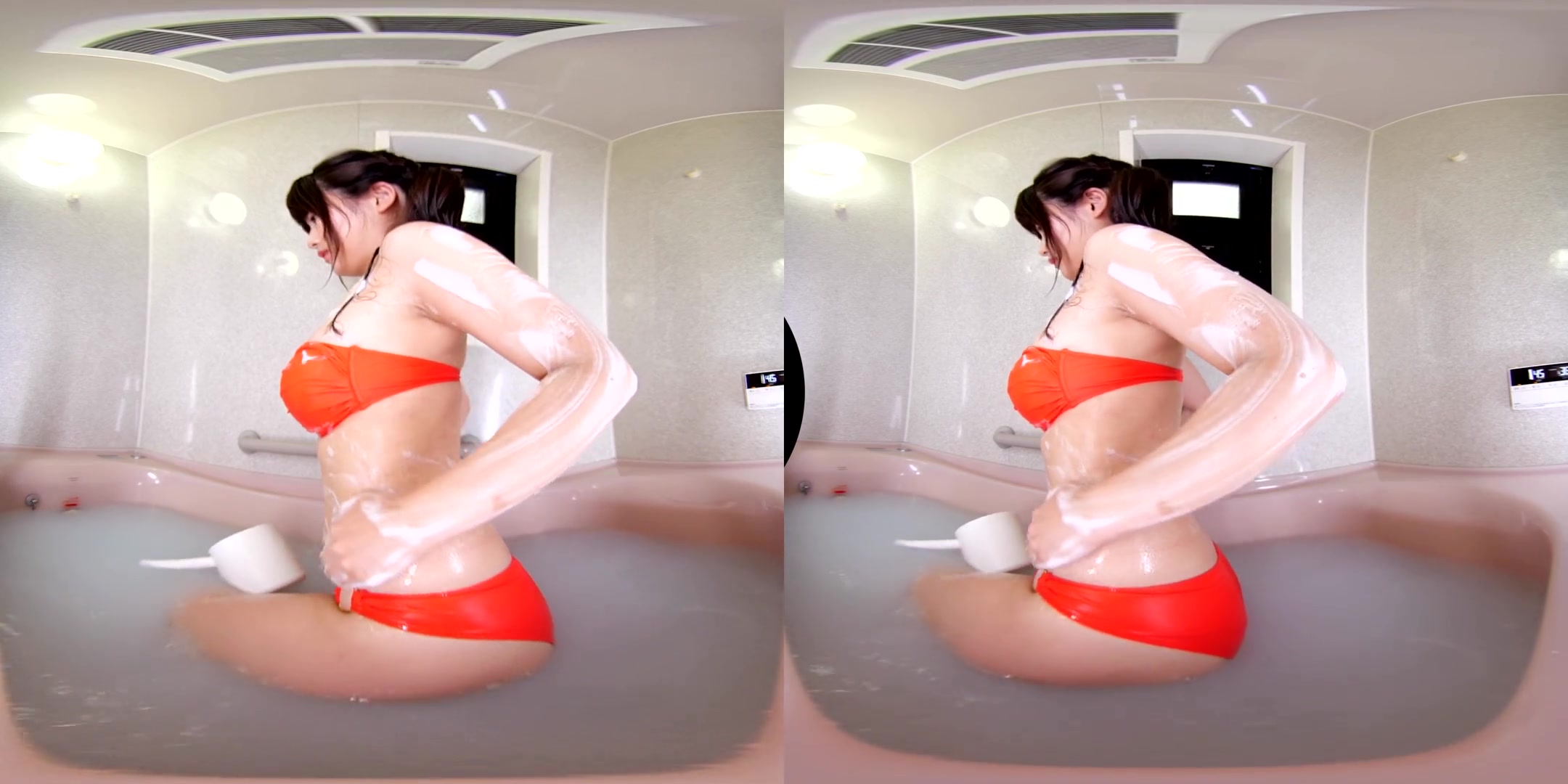 Yoshino Chitose Bathing with Yoshino Chitose - FANTASTICA