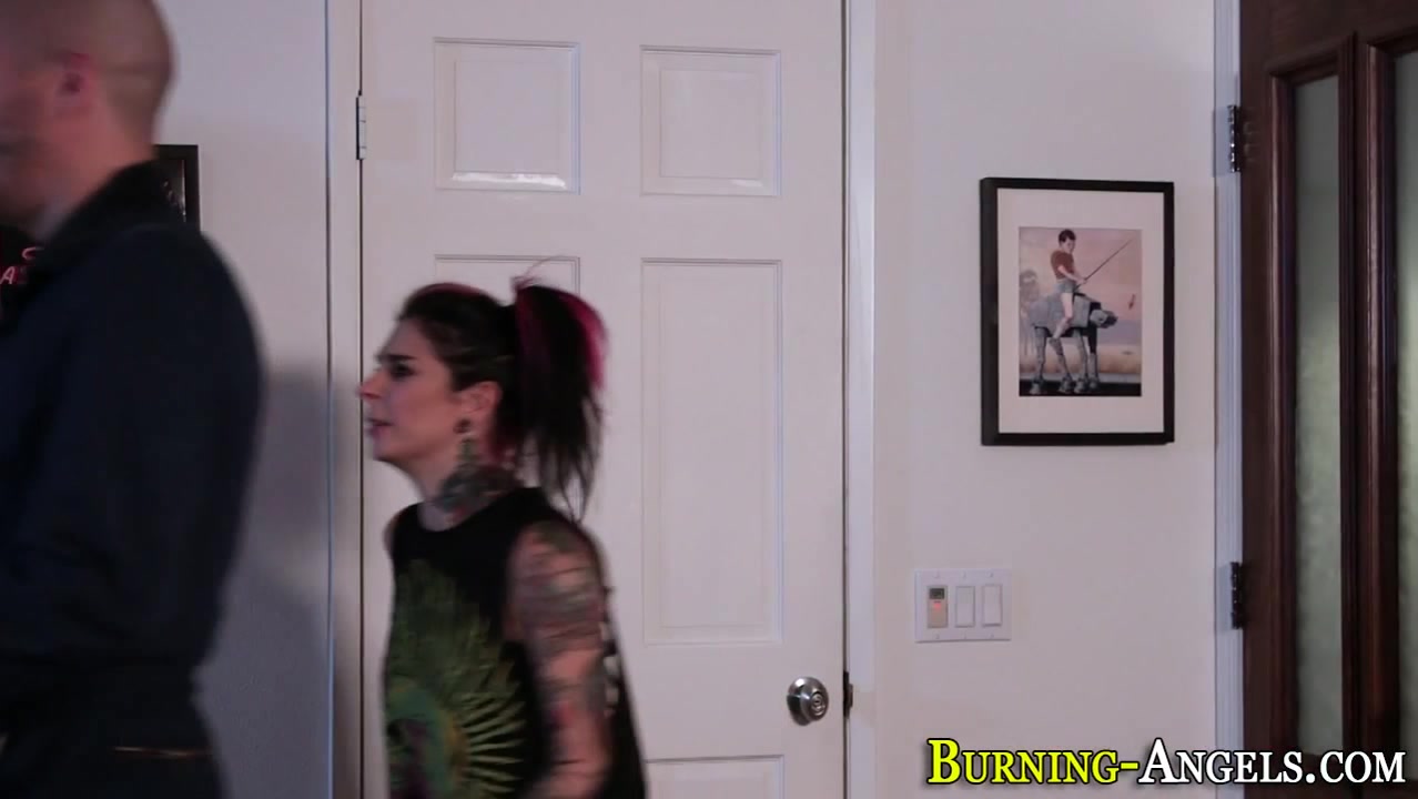 Tatted emo babe creampied