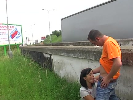 Brunette Hair shows mambos and sucks on the freeway